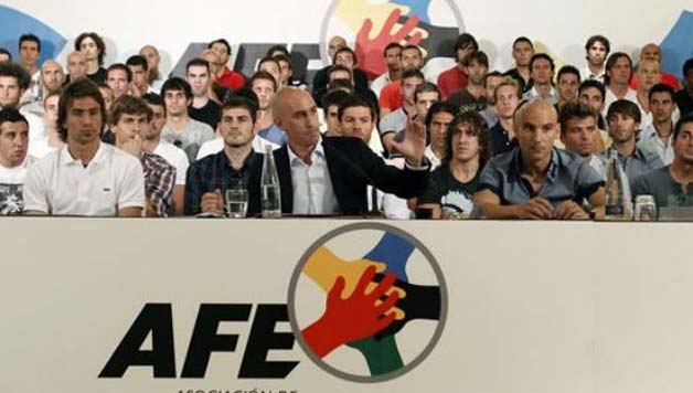 IBAIZABAL: Espainiar futbolarien grebaren gakoak aztergai