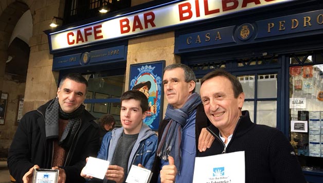 PIPERPOLIS: Oier Guillan eta Iñigo Cobok  Cafe Bar Bilbao teatro laburreko irabazle
