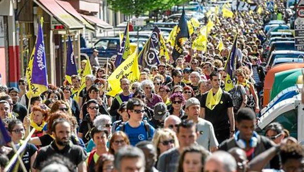 Mugak Zabalduz karabana Euskal Herria zeharkatuko du bertako politikak salatzeko