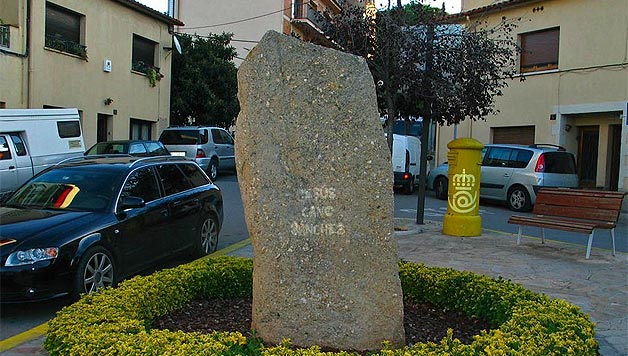 Casal de Grenoble (Montse), Montserrat Abelló, llegenda de La Pedra Llarga